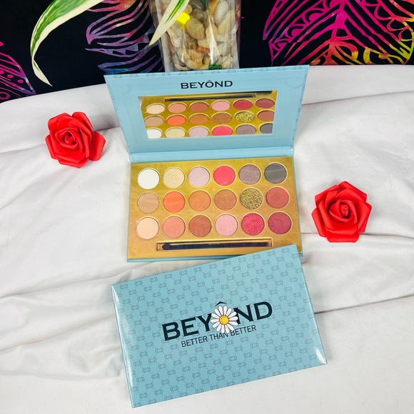 Beyond Eye Shadow Assorted Mix- each pallet sold separately. - Picture 2 of 14